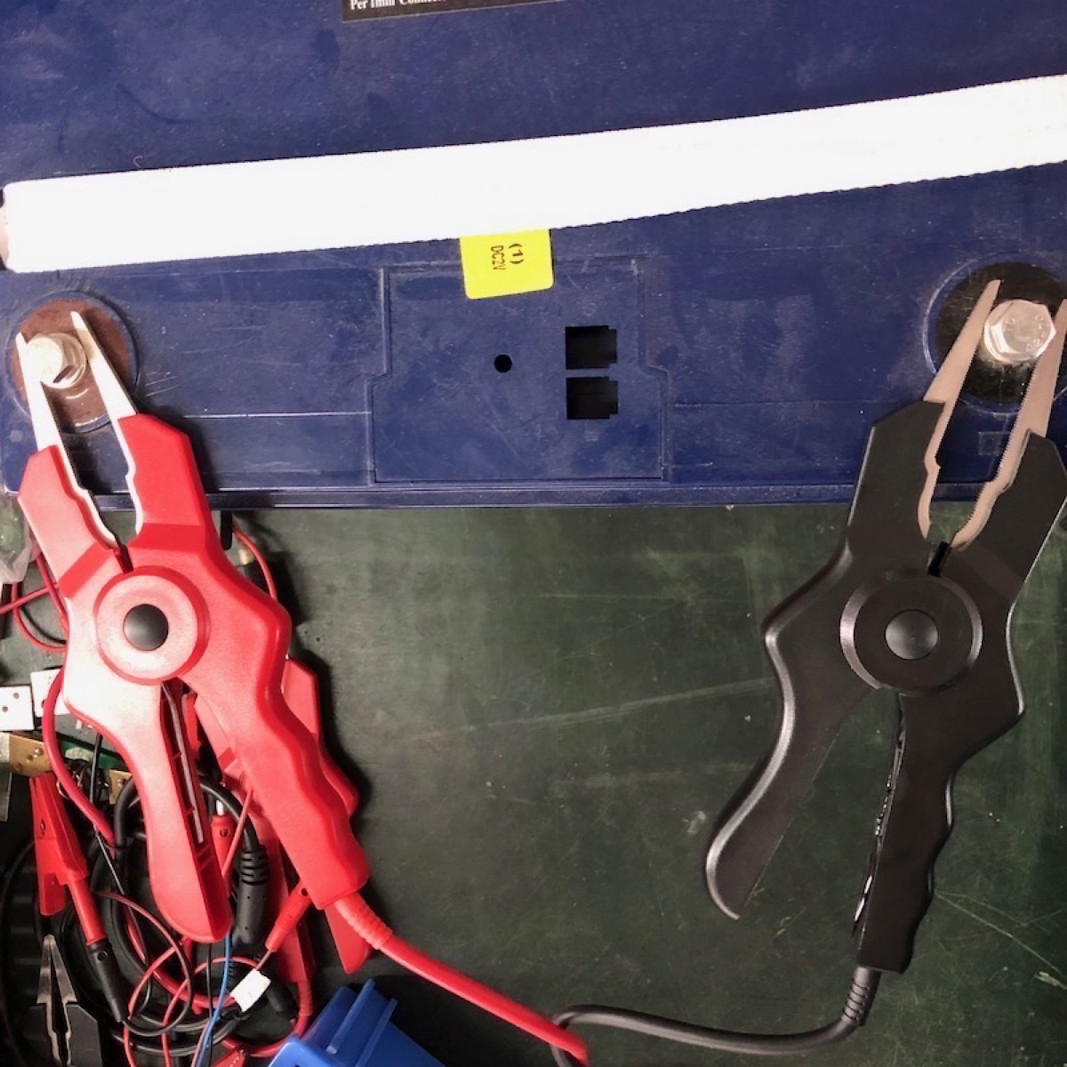 PITE3915 red and black test clamps connected to a battery